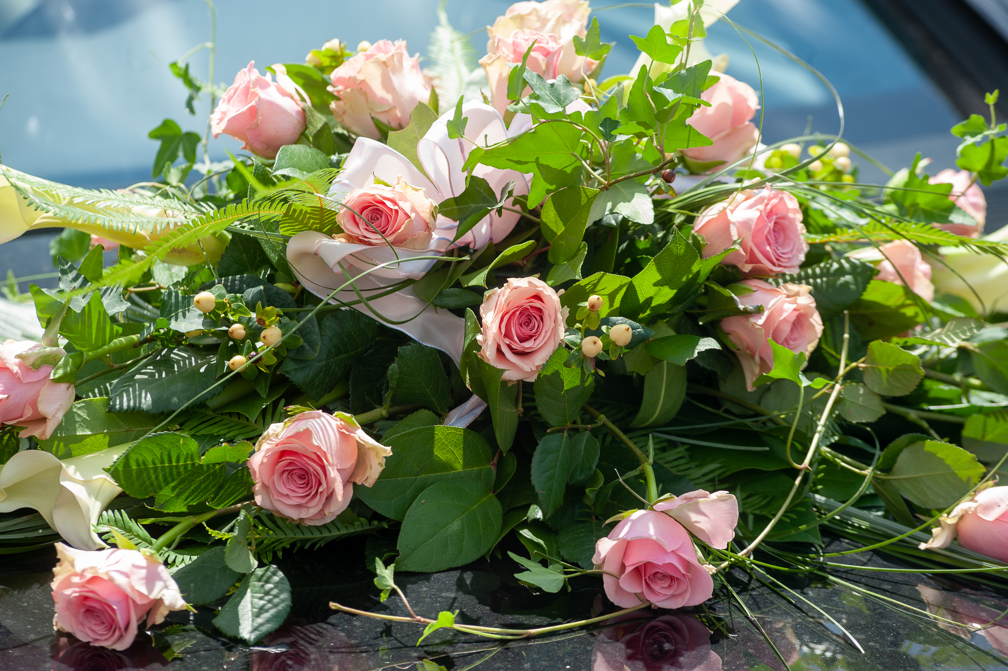Blumenstrauß Hochzeitsauto