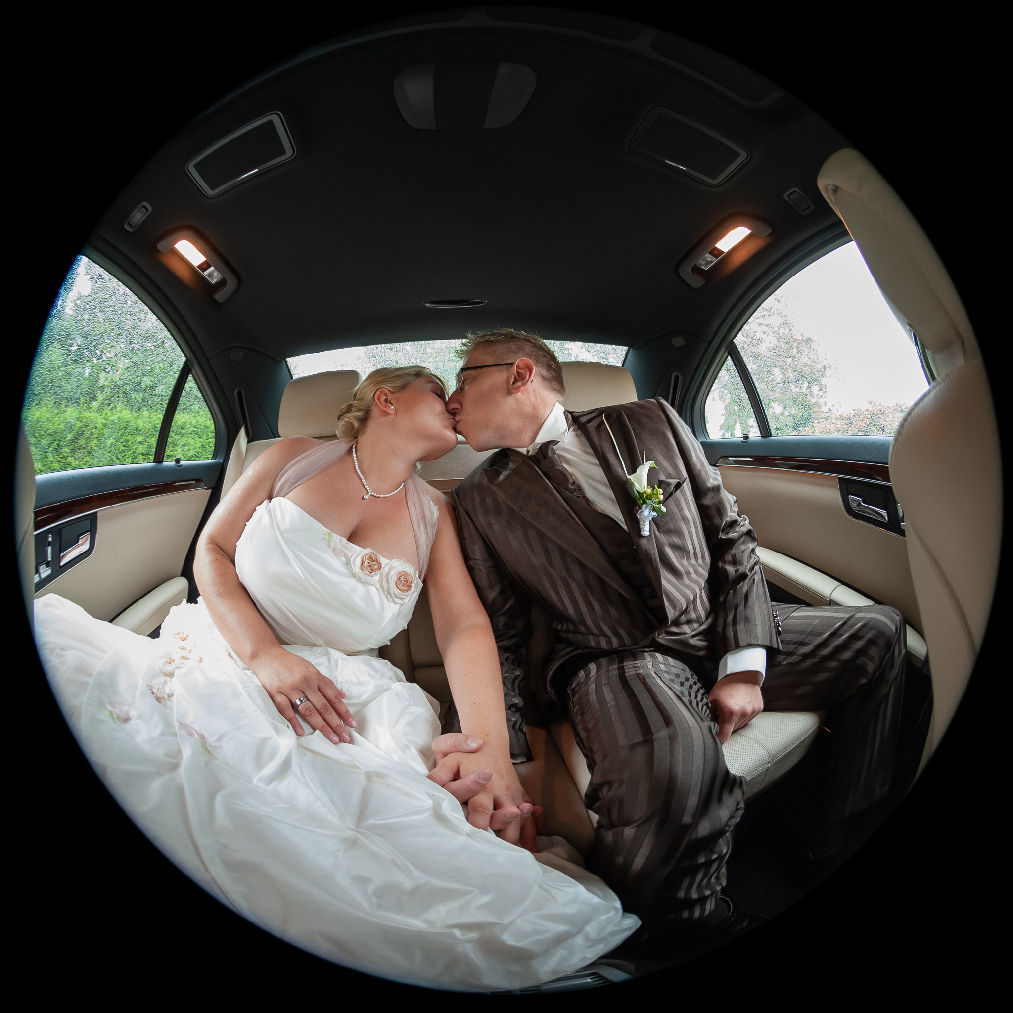 Hochzeitsfoto mit Fisheye Mercedes S-Klasse