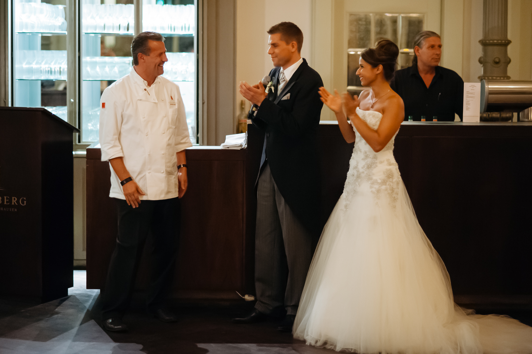 Karlheinz Hauser begrüßt Brautpaar auf Hochzeit